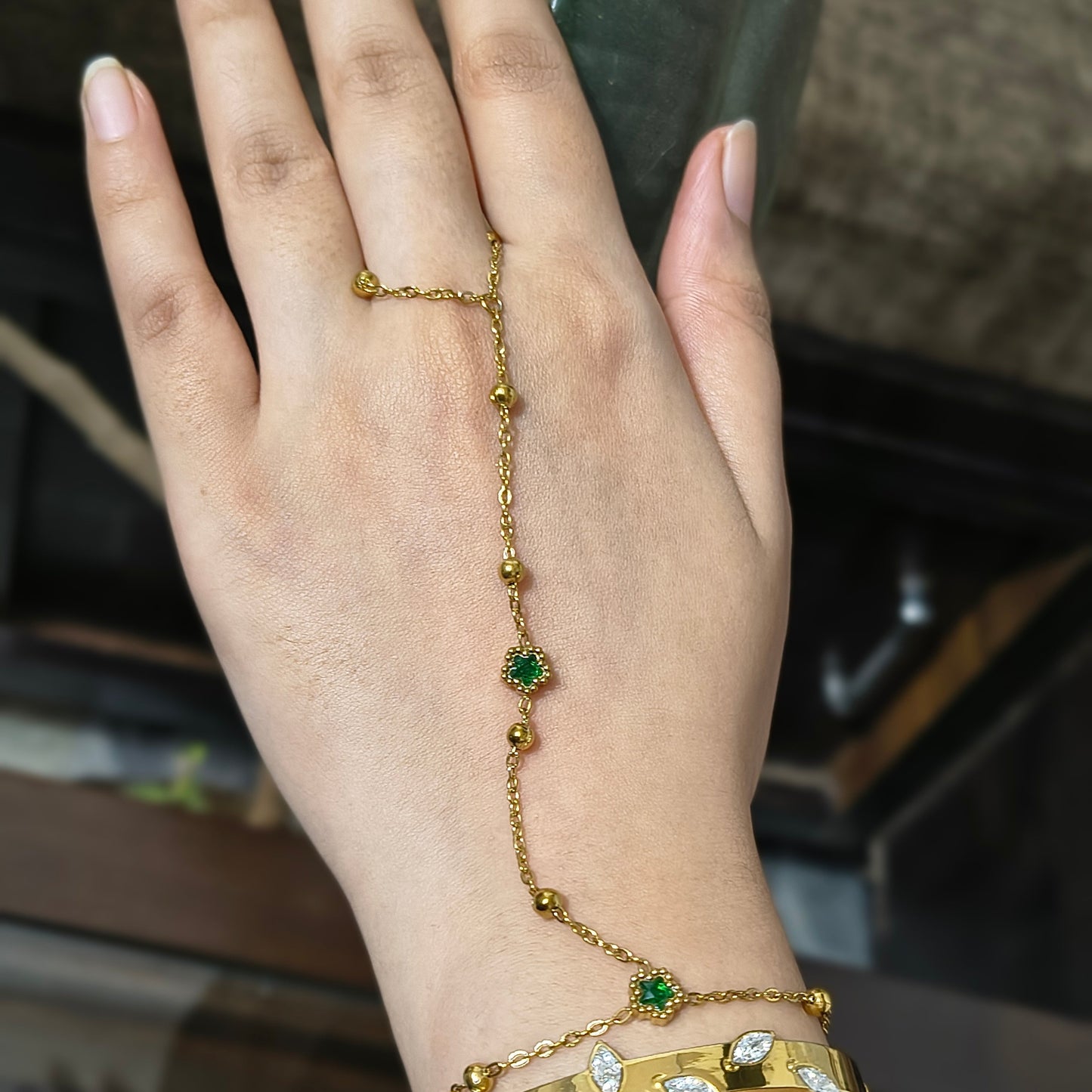 Green Handchain
